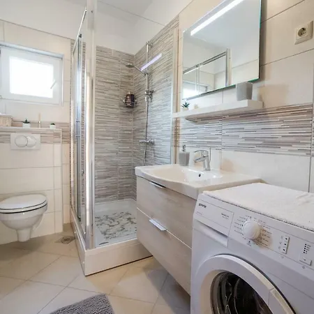 Apartment Andela Razanj